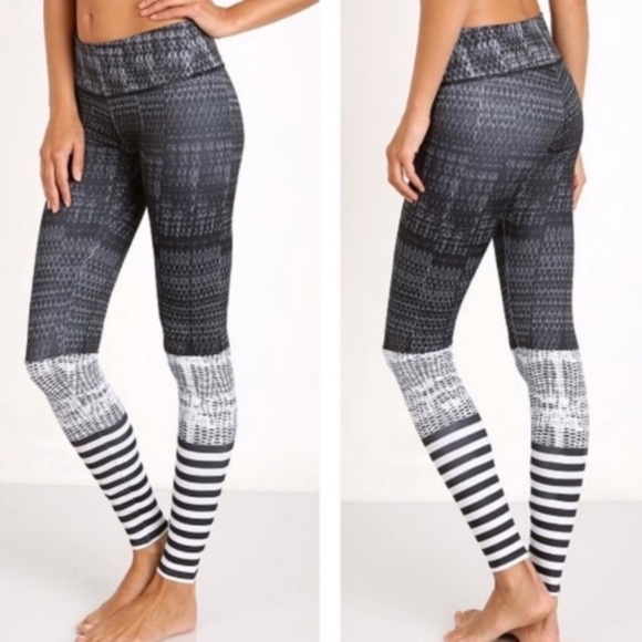 Onzie Black and White Pattern Leggings - Picture 1 of 11